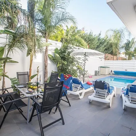 Ferienhaus Mit Privatpool Fur 7 Personen Ca 130 Qm In Pernera, Sudkuste Von Zypern بيت للعطل *